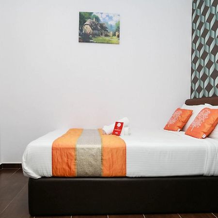Oyo 250 Palazzo Hotel Kulai ยะโฮร์บาห์รู ภายนอก รูปภาพ